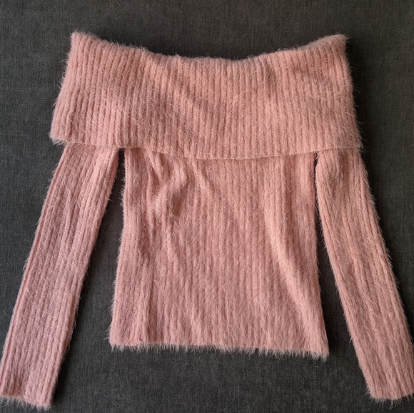 NWOT Off-the-shoulder sweater - Picture 2 of 3